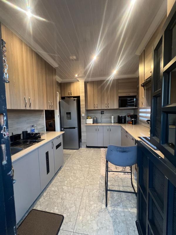 5 Bedroom Property for Sale in Mabopane North West